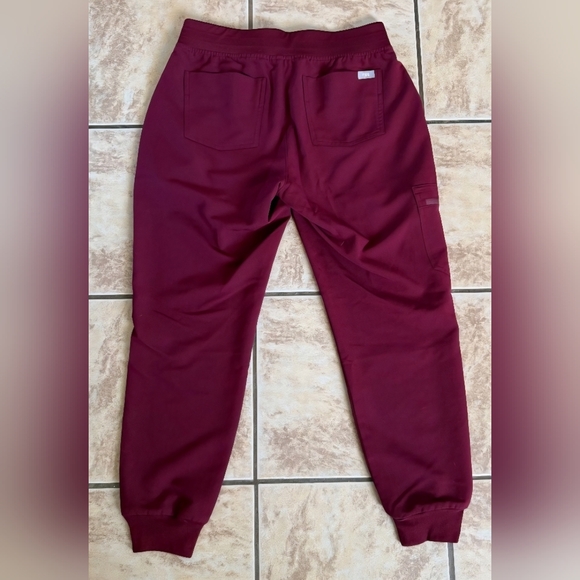 FIGS Technical Collection Zamora Jogger Scrub Pants Burgundy Size Small - Picture 3 of 7